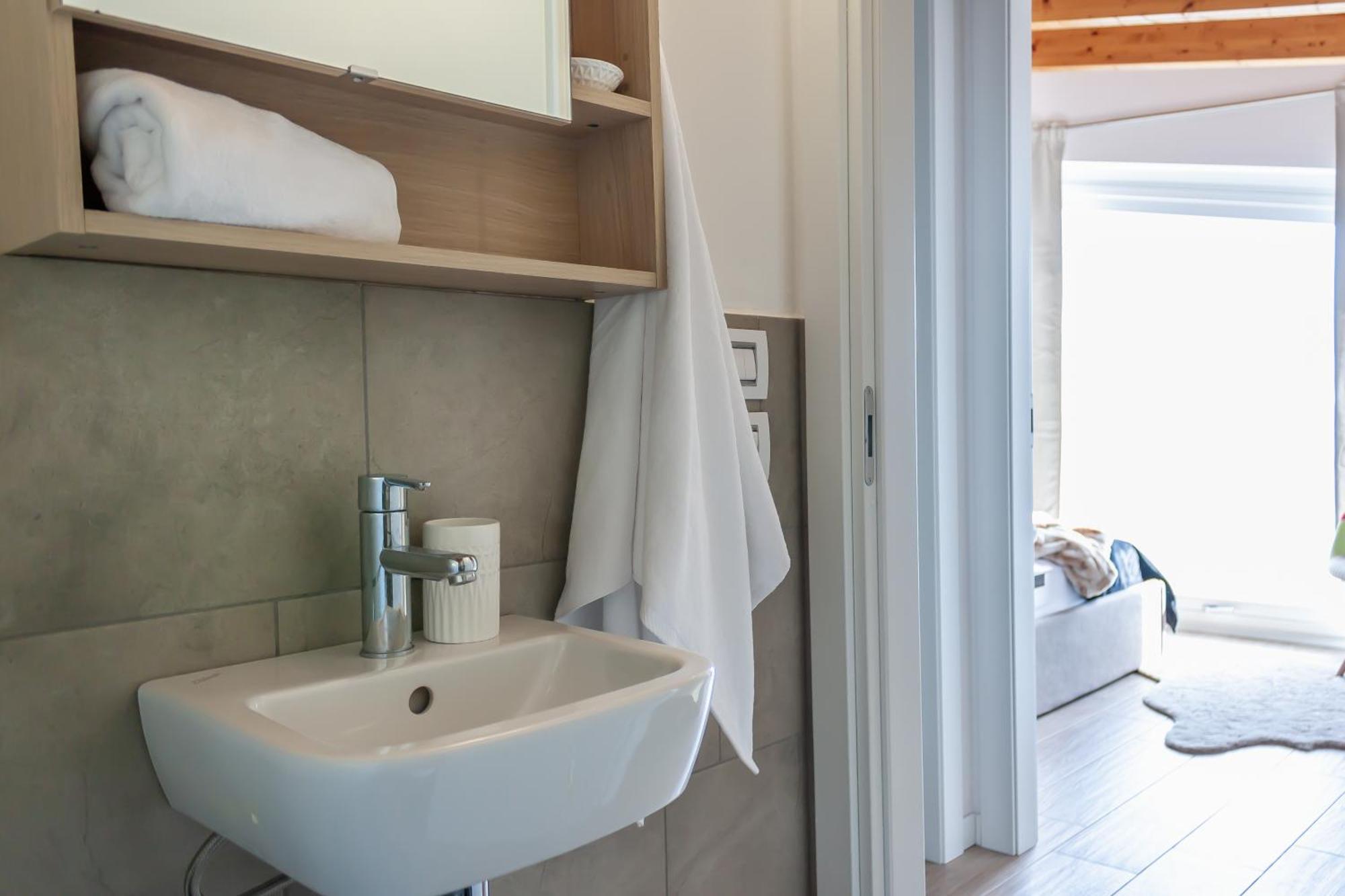 Mia Isola With Lake View, Garden And Swimming Pool Parzanica Exterior foto